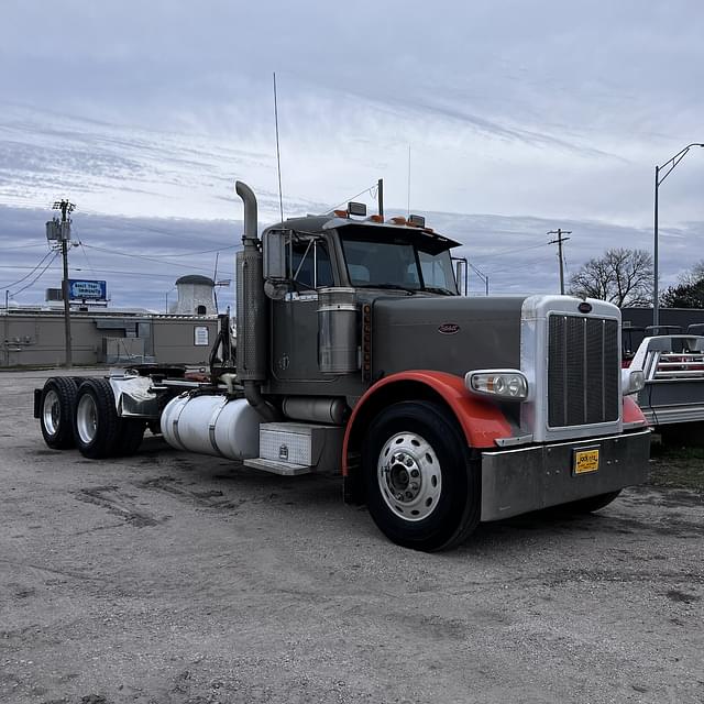 Image of Peterbilt 379 equipment image 4