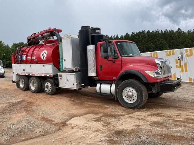 Image of International 7600 equipment image 2
