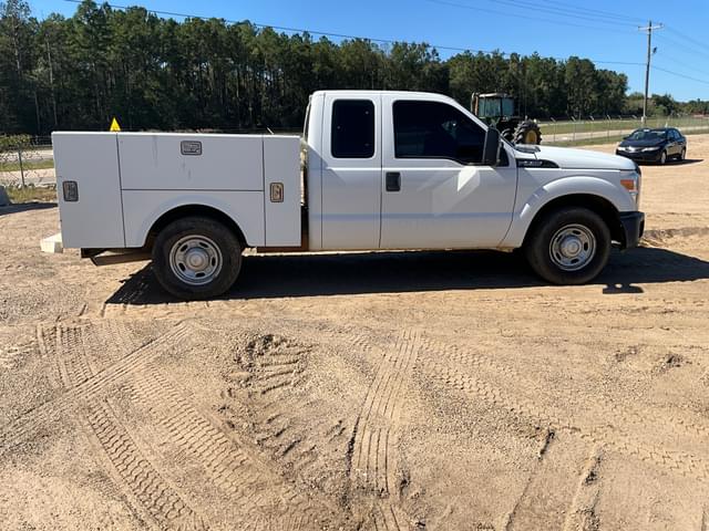 Image of Ford F-250 equipment image 3