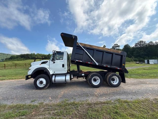 Image of International WorkStar 7600 equipment image 2