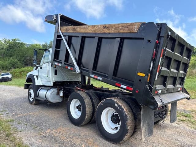 Image of International WorkStar 7600 equipment image 4