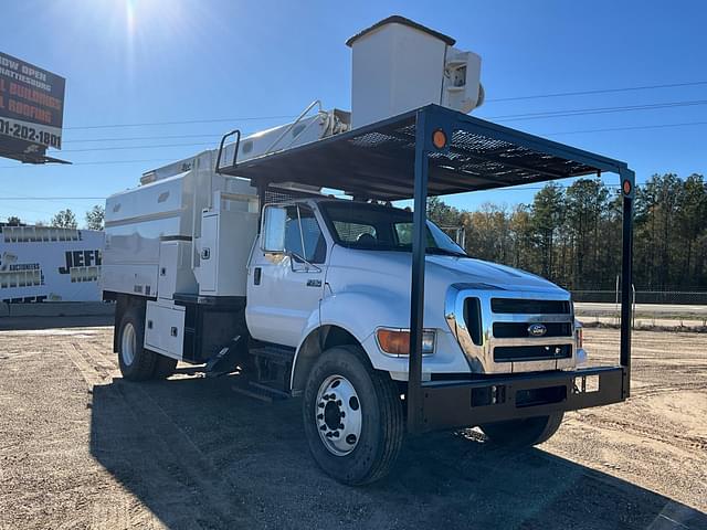 Image of Ford F-750 equipment image 2