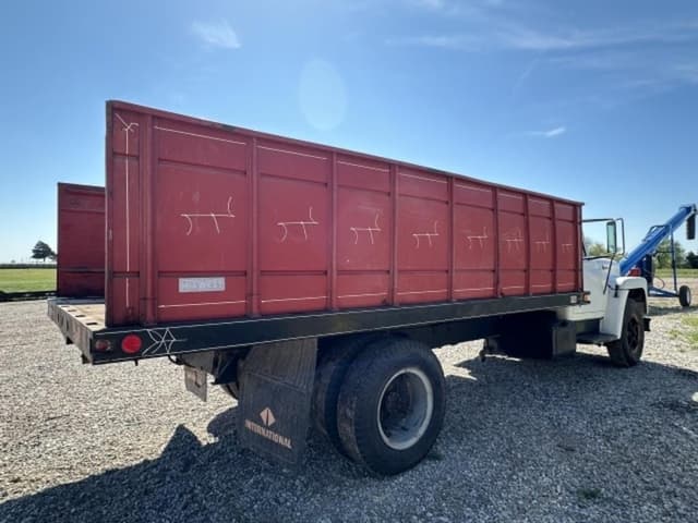 Image of International Loadstar 1600 equipment image 4
