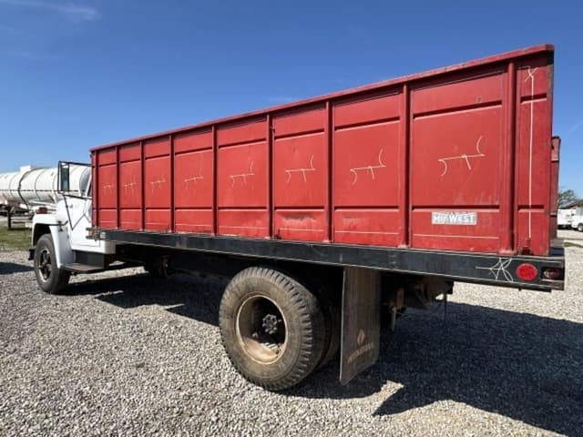 Image of International Loadstar 1600 equipment image 3