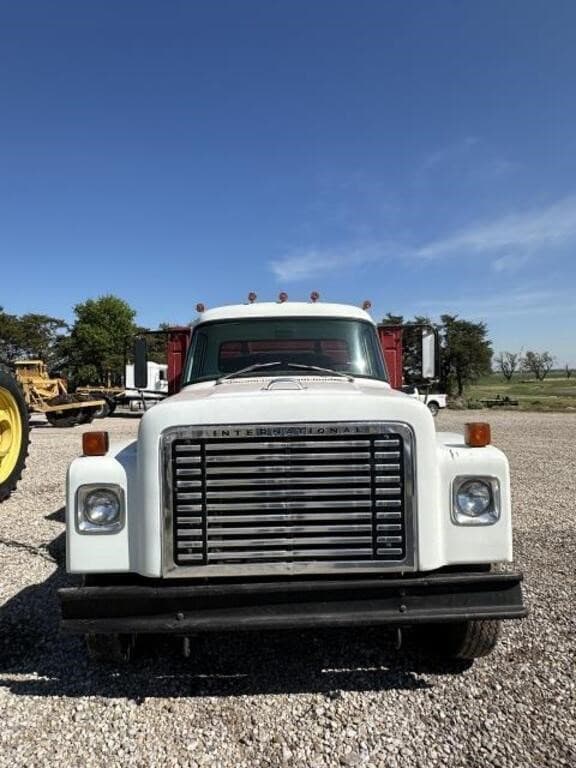 Image of International Loadstar 1600 equipment image 2