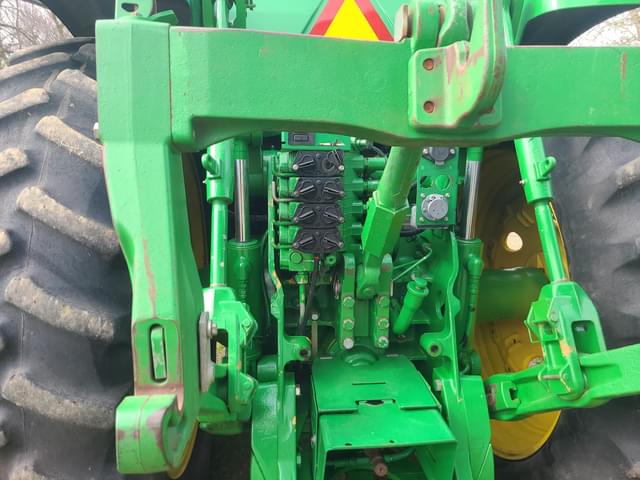 Image of John Deere 8220 equipment image 3