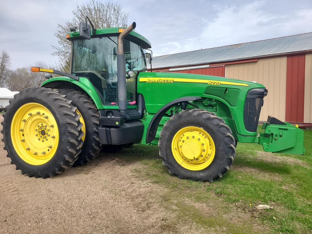 Image of John Deere 8220 Primary image