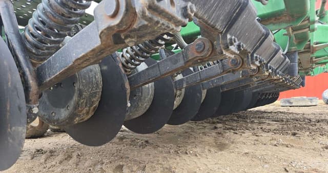 Image of John Deere 1590 equipment image 4