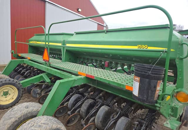 Image of John Deere 1590 equipment image 1