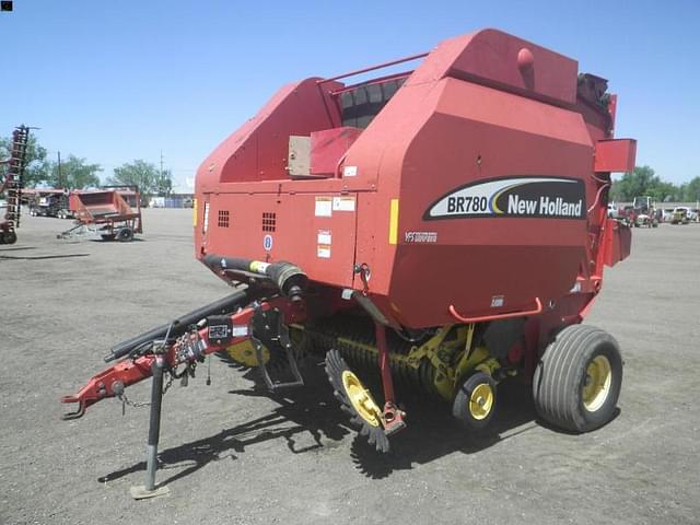 Image of New Holland BR780 equipment image 1