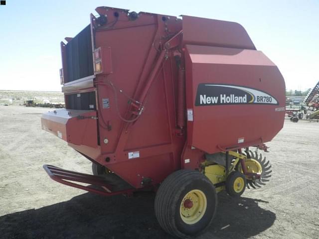 Image of New Holland BR780 equipment image 4
