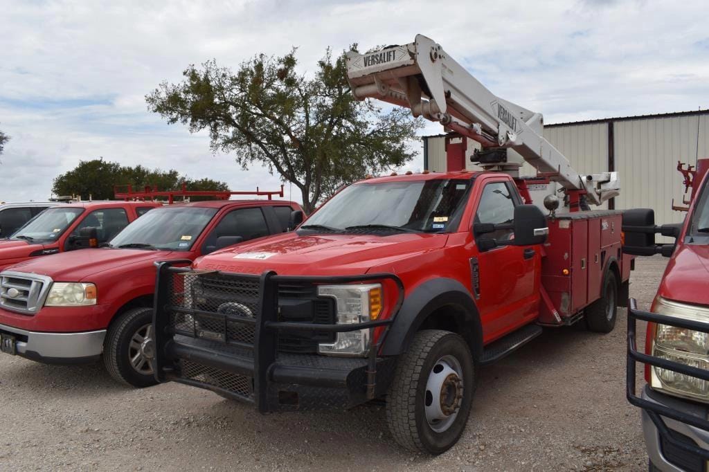 2017 Ford F-550 Equipment Image0