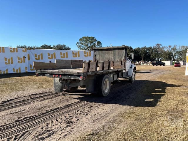 Image of Ford F-800 equipment image 4