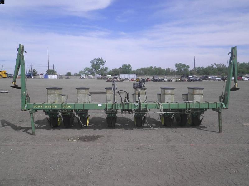 Image of John Deere 7100 Primary image