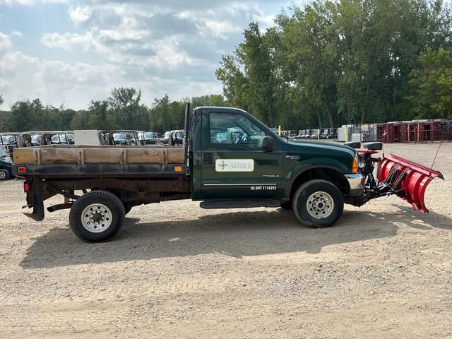 Image of Ford F-350 equipment image 3