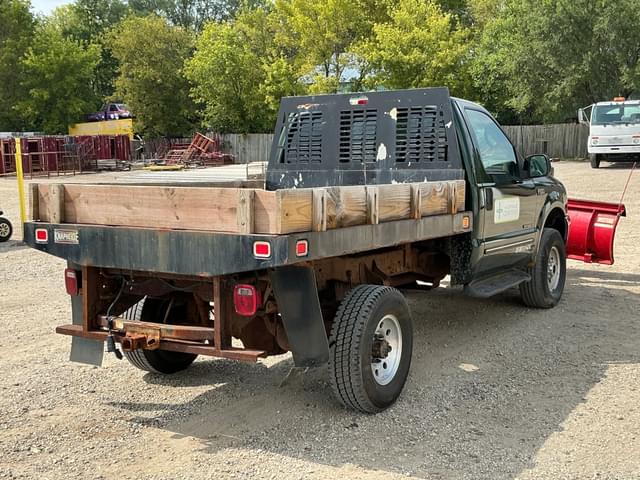 Image of Ford F-350 equipment image 4