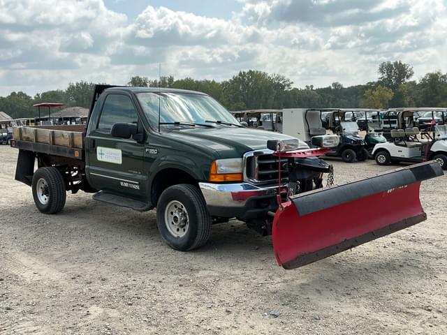Image of Ford F-350 equipment image 2