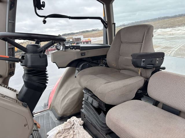 Image of Case IH Magnum 340 equipment image 4