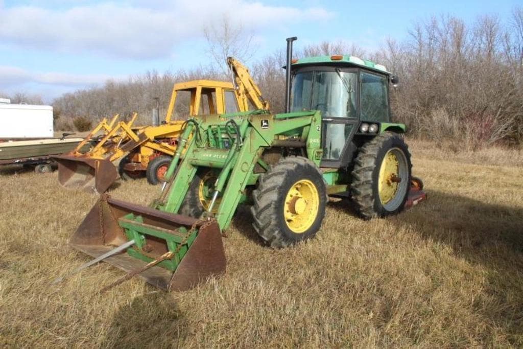 Image of John Deere 2755 Primary image