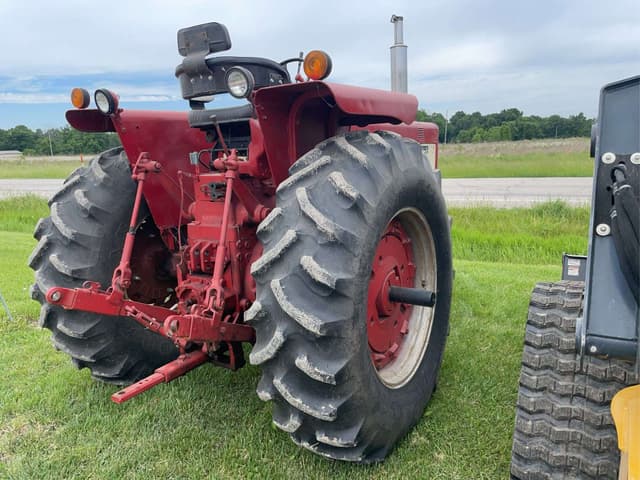 Image of International Harvester 706 equipment image 3