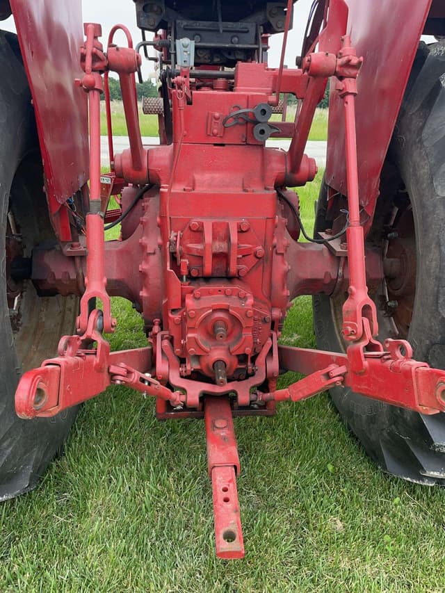 Image of International Harvester 706 equipment image 4