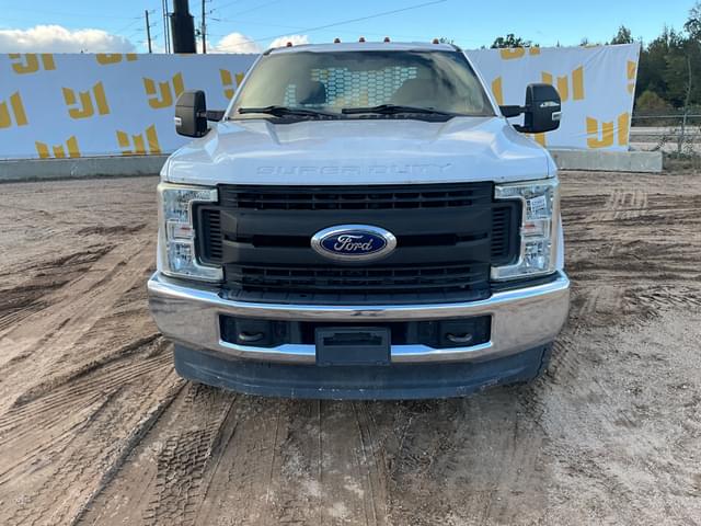 Image of Ford F-350 equipment image 1