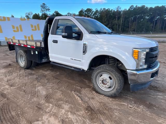 Image of Ford F-350 equipment image 2