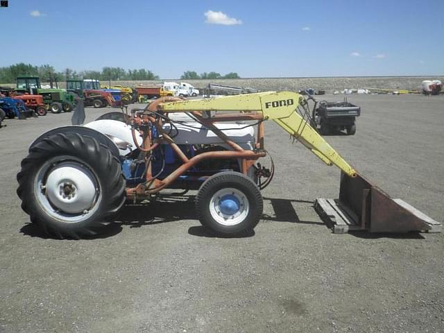 Image of Ford 8N equipment image 3