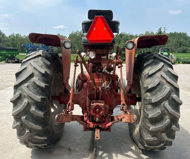 Image of International Harvester 706 equipment image 3
