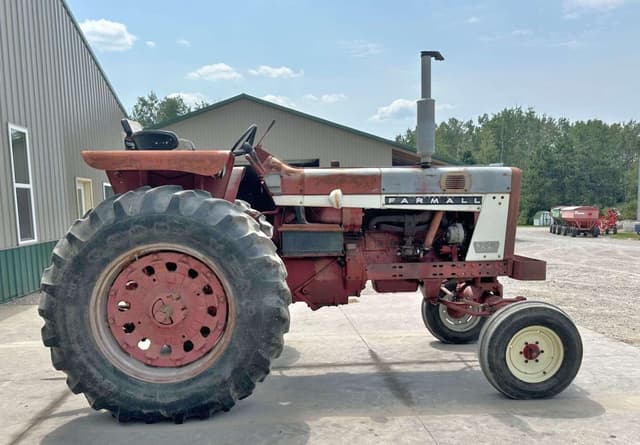 Image of International Harvester 706 equipment image 1