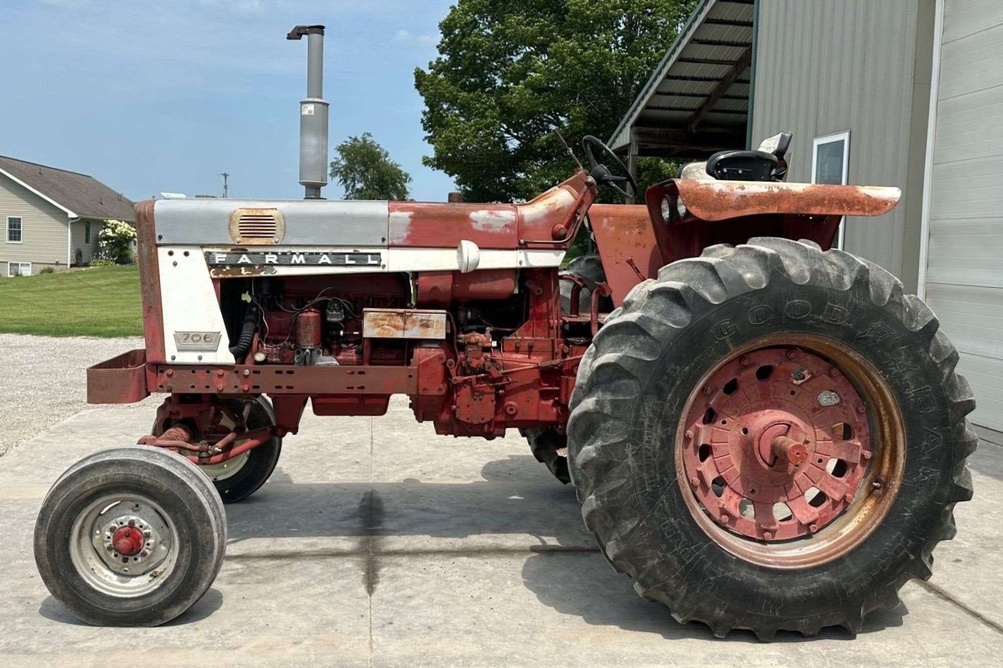 International Harvester 706 Equipment Image0