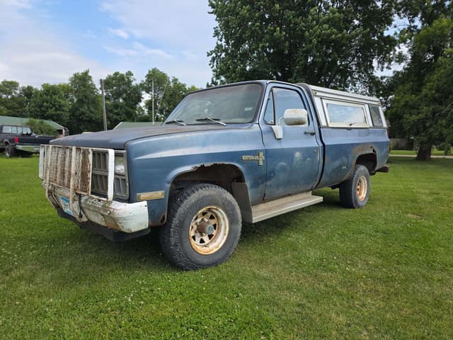 Image of Chevrolet K10 equipment image 2