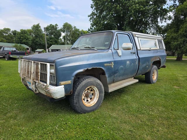Image of Chevrolet K10 equipment image 1