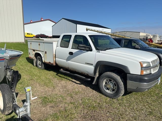 Image of Chevrolet 2500HD equipment image 2