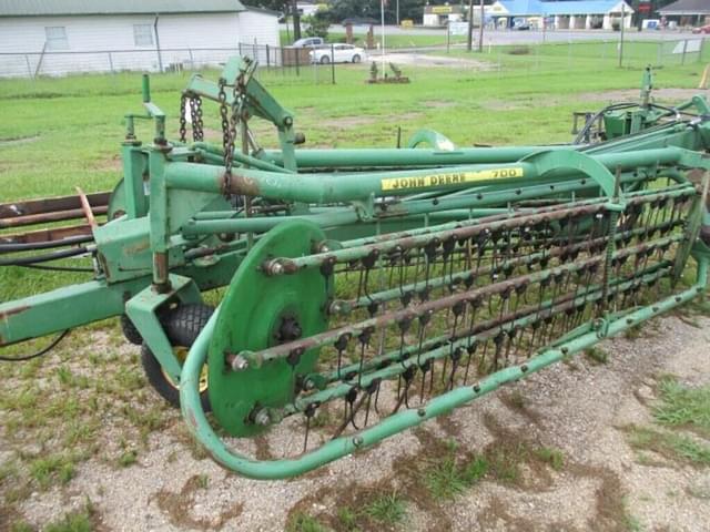 Image of John Deere 700 equipment image 2