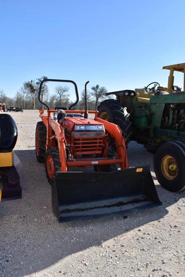 Image of Kubota L2500 equipment image 1