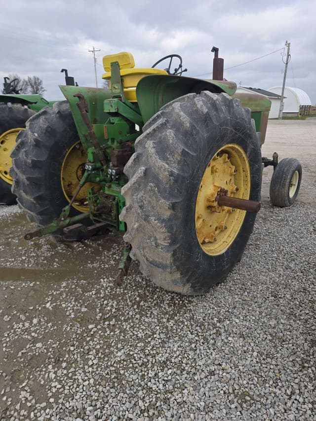 Image of John Deere 4020 equipment image 2
