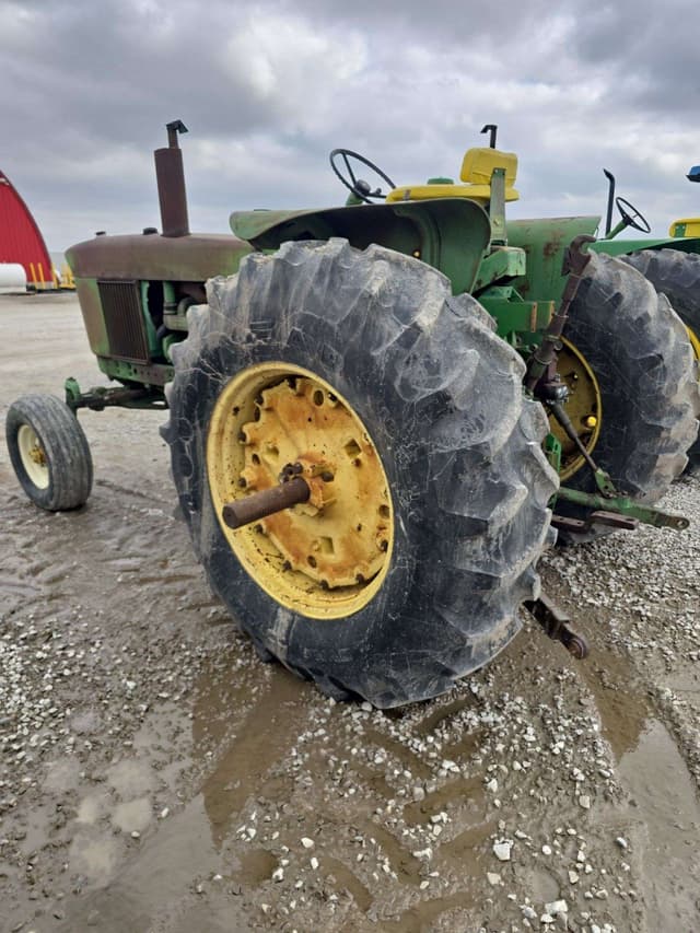Image of John Deere 4020 equipment image 4