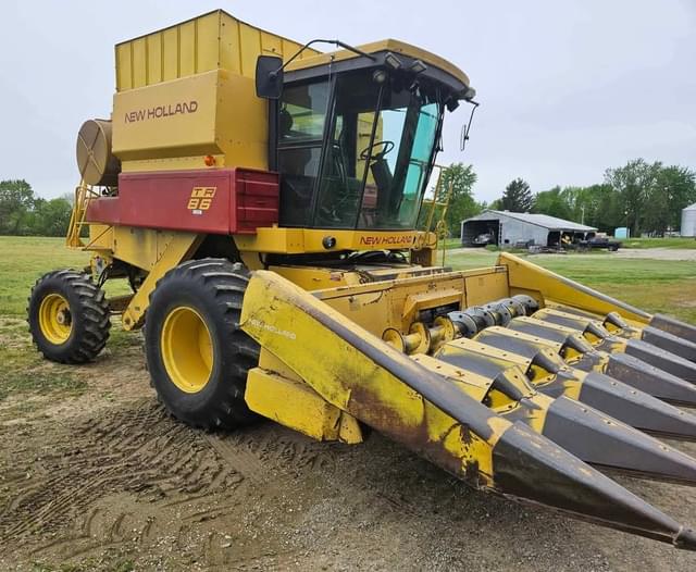 Image of New Holland TR86 equipment image 1