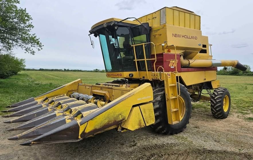 1991 New Holland TR86 Equipment Image0
