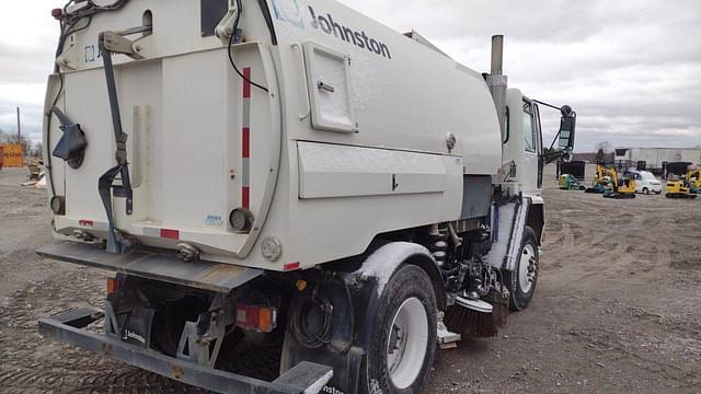 Image of Freightliner FC80 equipment image 3