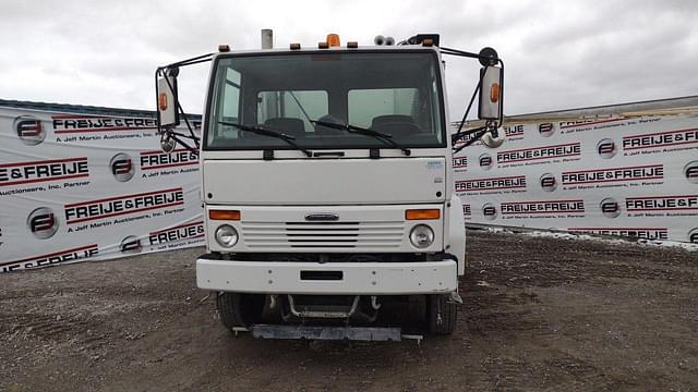 Image of Freightliner FC80 equipment image 1