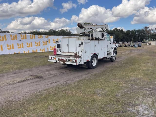 Image of International 4300 equipment image 4