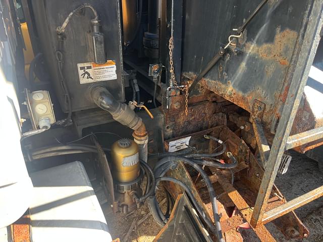 Image of International 7600 equipment image 3