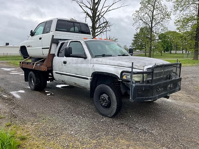 Image of Dodge Ram 3500 equipment image 2