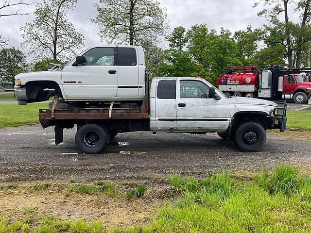 Image of Dodge Ram 3500 equipment image 3