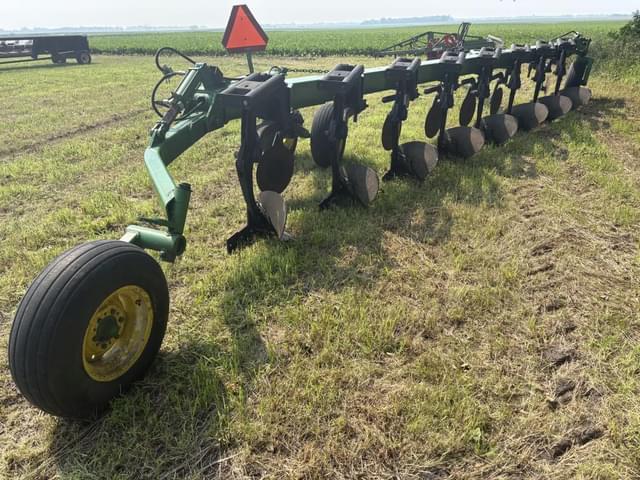 Image of John Deere 3710 equipment image 3