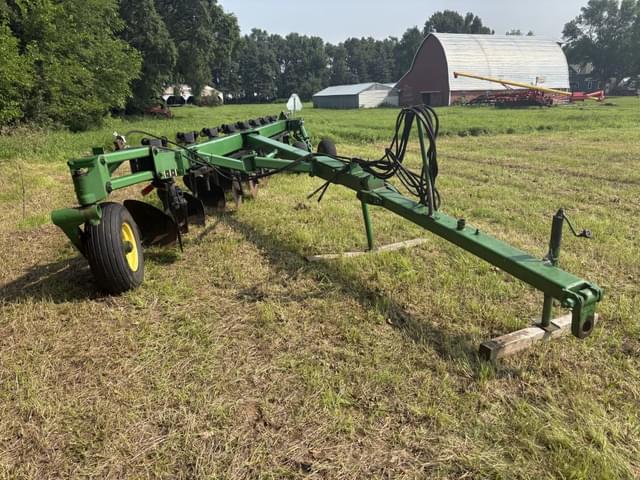 Image of John Deere 3710 equipment image 1