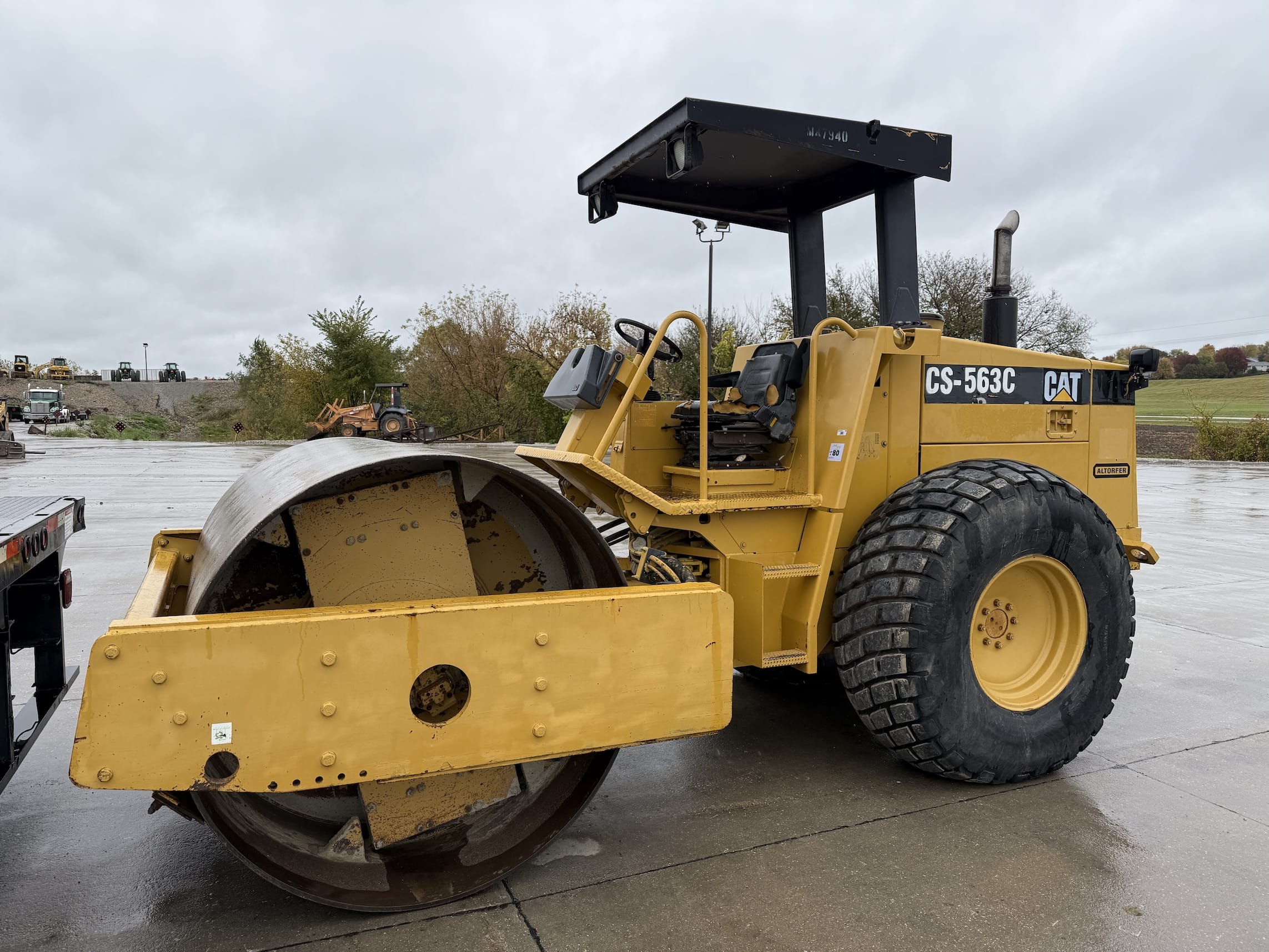2017 Caterpillar CS563 Equipment Image0