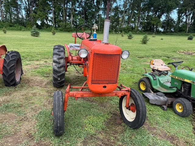 Image of Allis Chalmers B equipment image 2